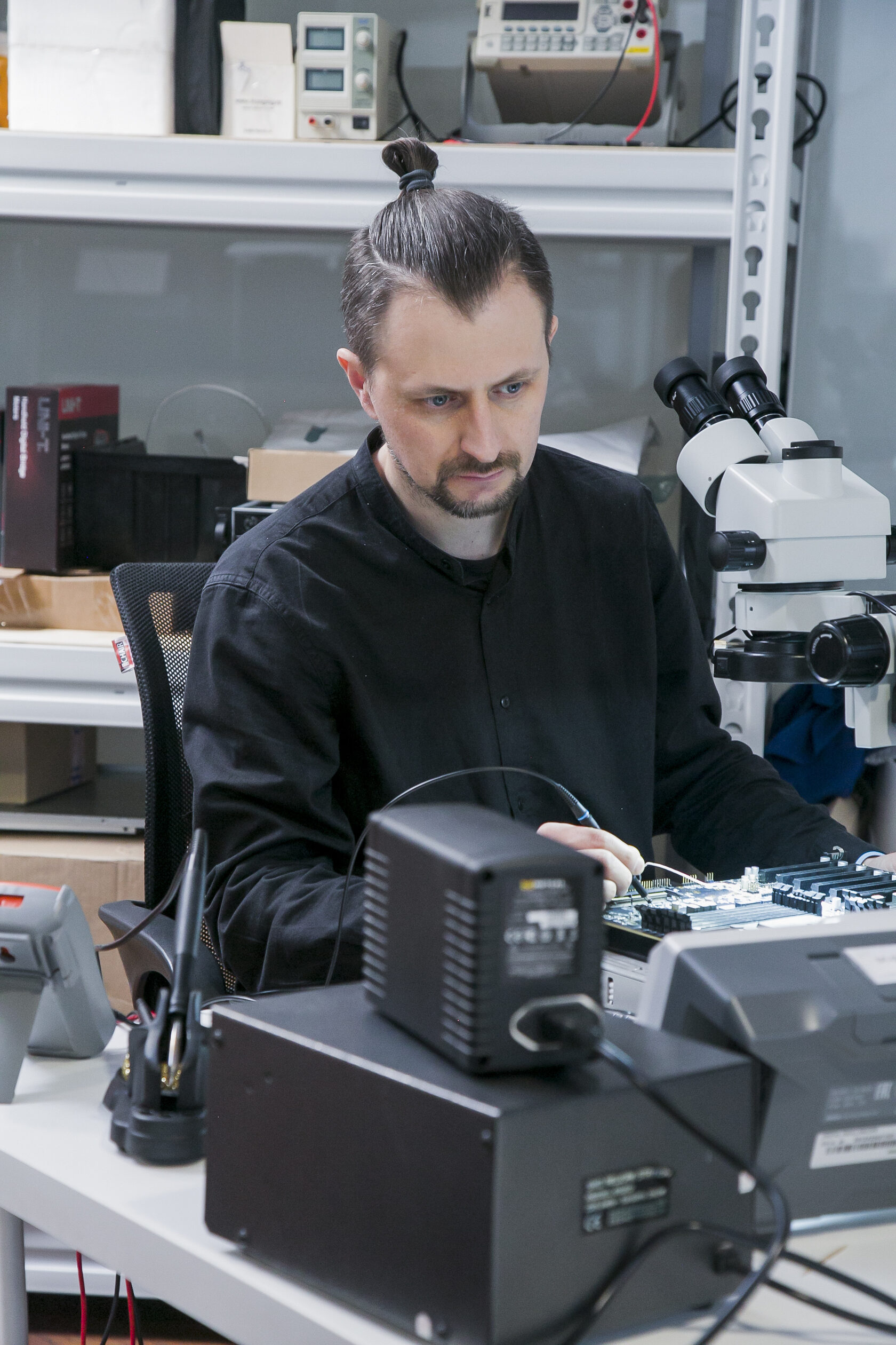 Терминалы самообслуживания, HMI и digital signage